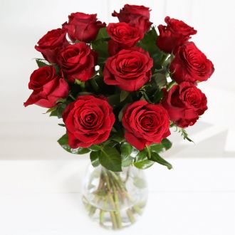 send 12 valentine red rose in vase to japan